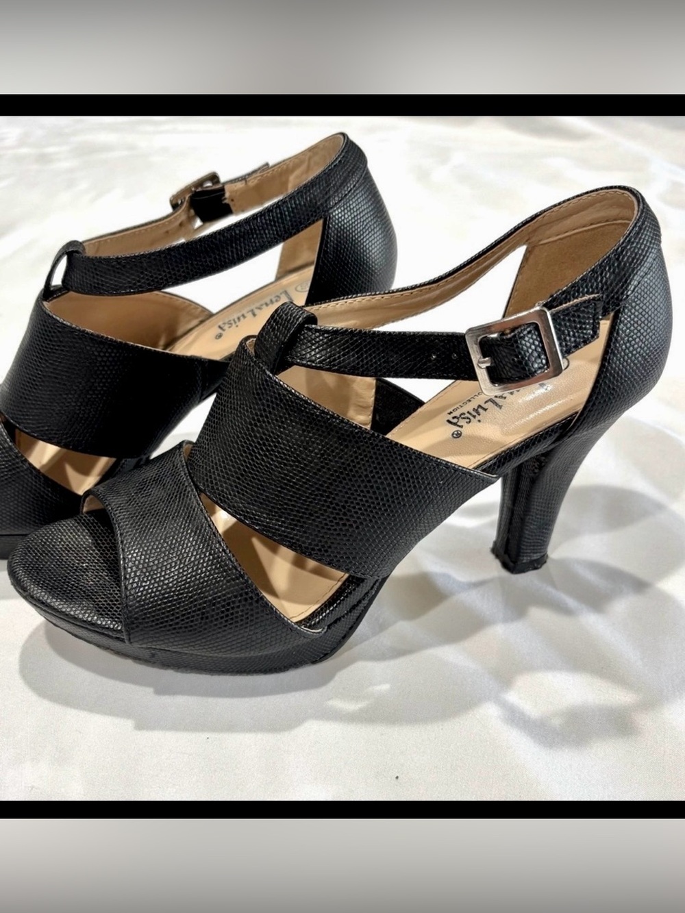 Lena Luisa strappy sandals small platform open toe women’s size 6.5 black